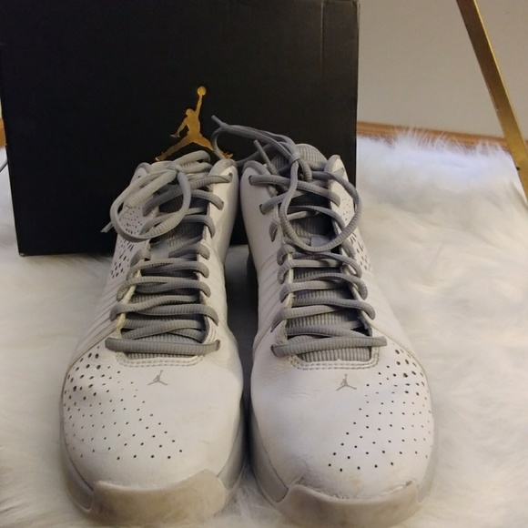 Jordan 4 a.m. shoes - Picture 2 of 4